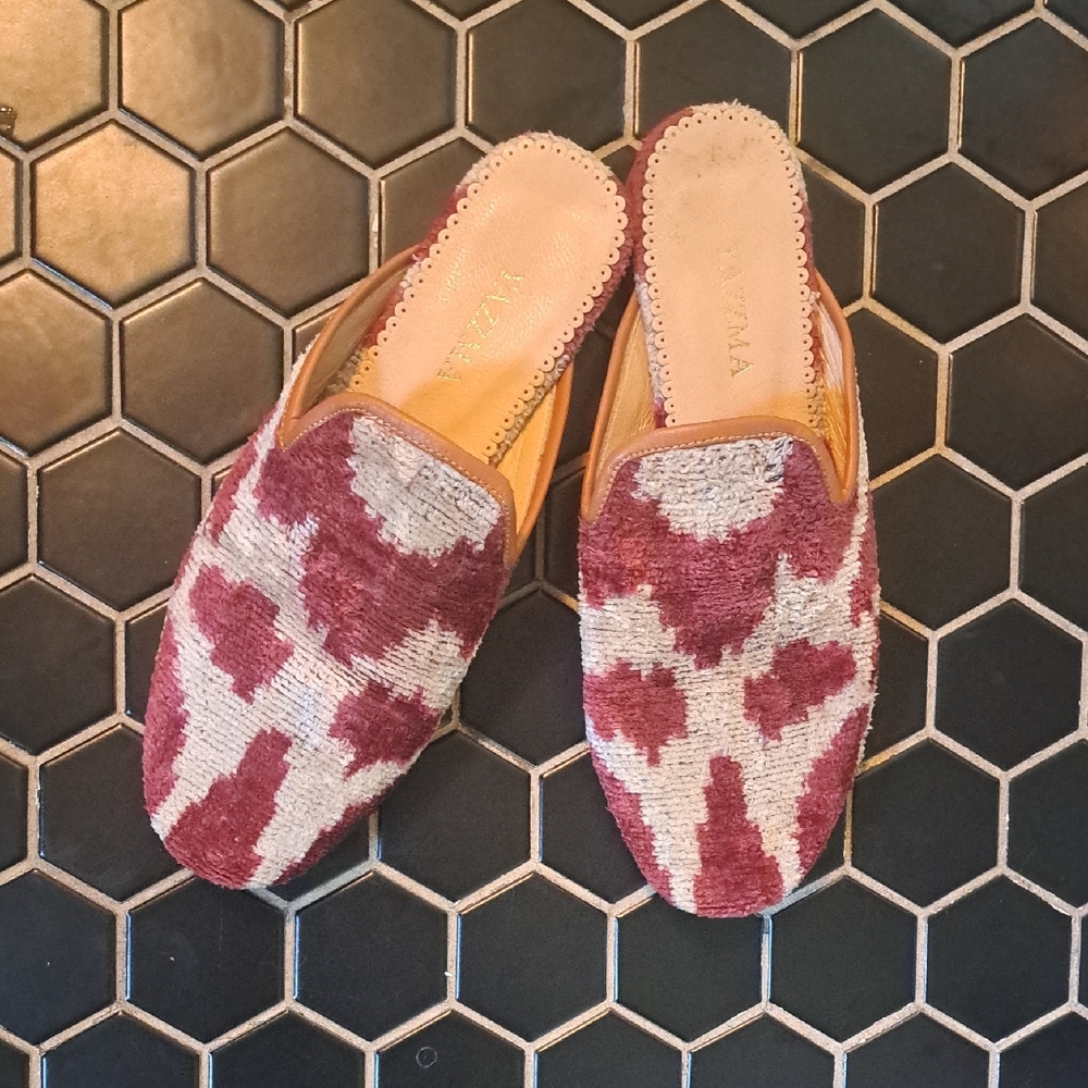 Women's Yazzma Turkish Slides 6.5/7 NWOT